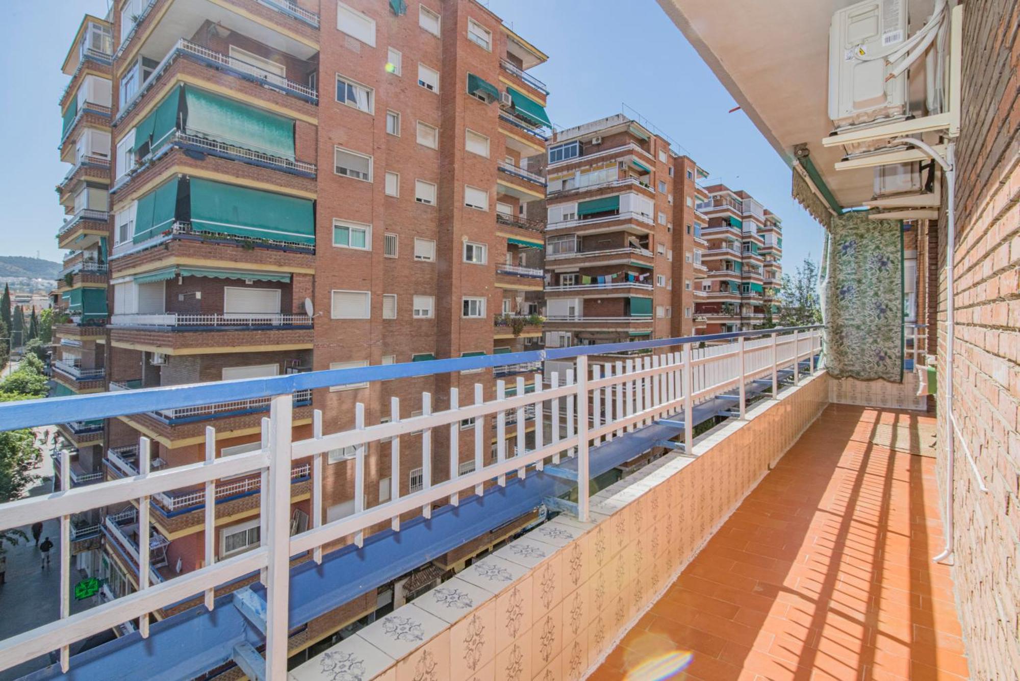 Delfin Retreat Con Terraza Junto A Parada De Metro Granada Exterior photo